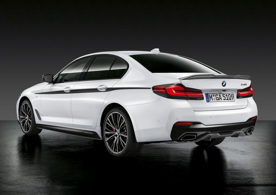  BMW 540i M Performance Accessories (G30) 2020 года  (фото 4 из 29)